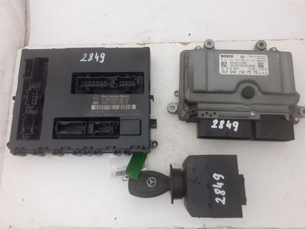 Engine ECU kit and lock set A1695453432