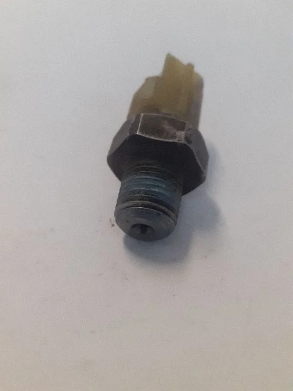 Eļļas spiediena sensors 3S719278AB