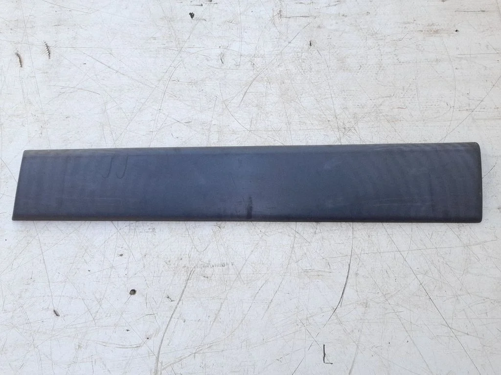 Tagumise poritiiva liist – Renault Trafic II (X83) (2001-2014)