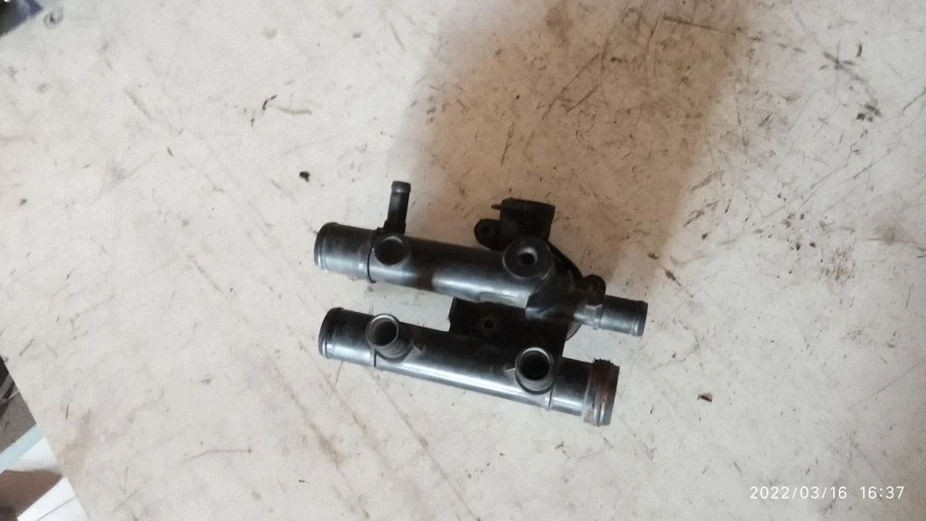 Thermostat housing – Renault Master II (2004-2010)