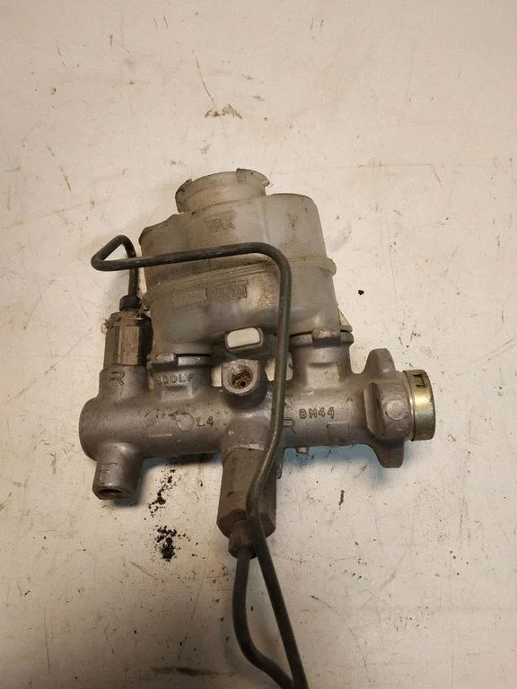 Master brake cylinder