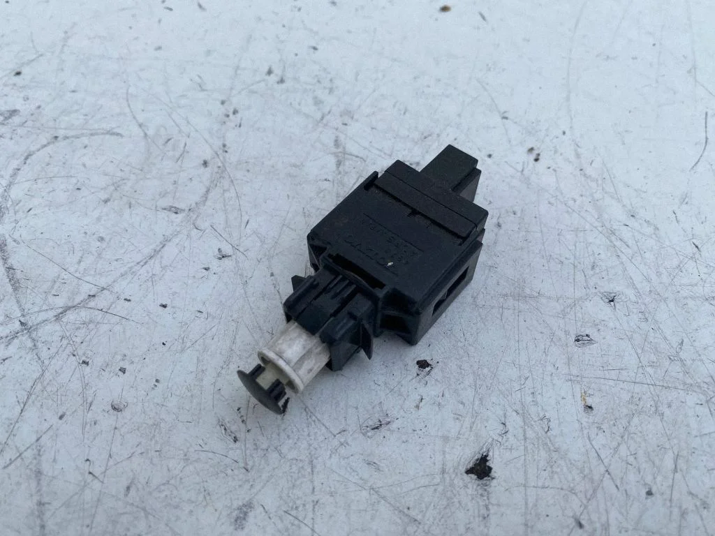 Brake pedal sensor switch – Volvo S80 (1999-2003)