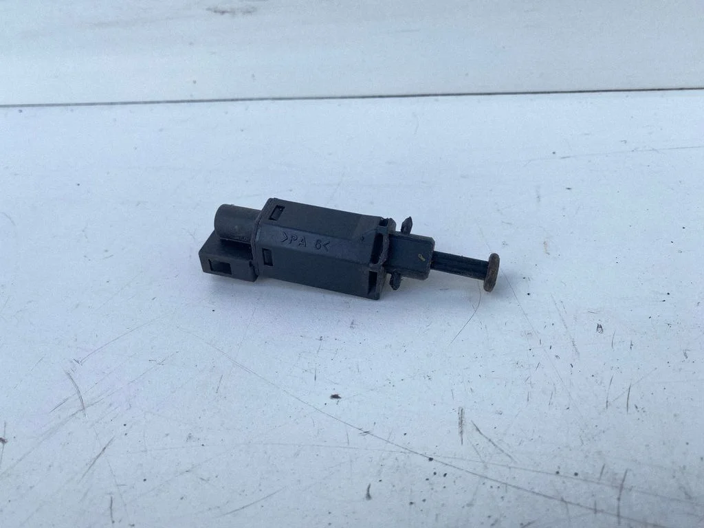 Brake pedal sensor switch – Audi A3 S3 8L (1996-2003)