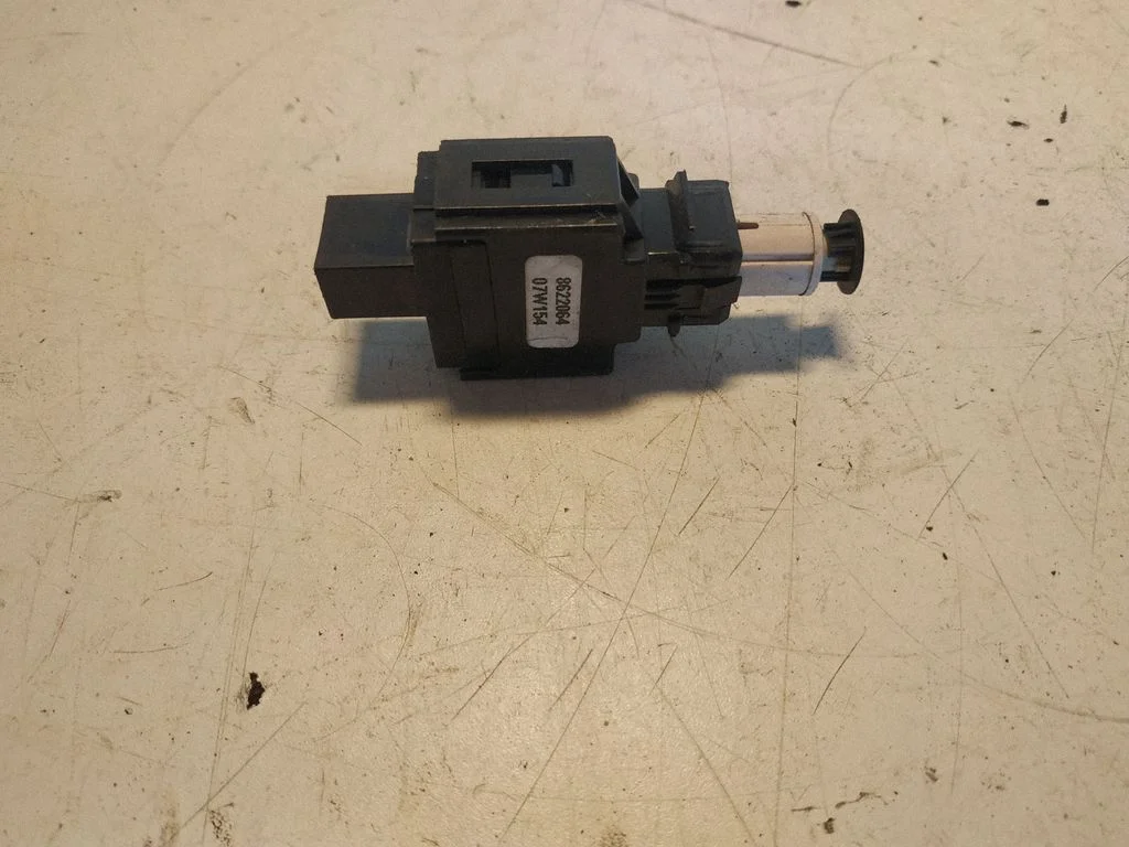 Brake pedal sensor switch – Volvo V70 (2000-2004)