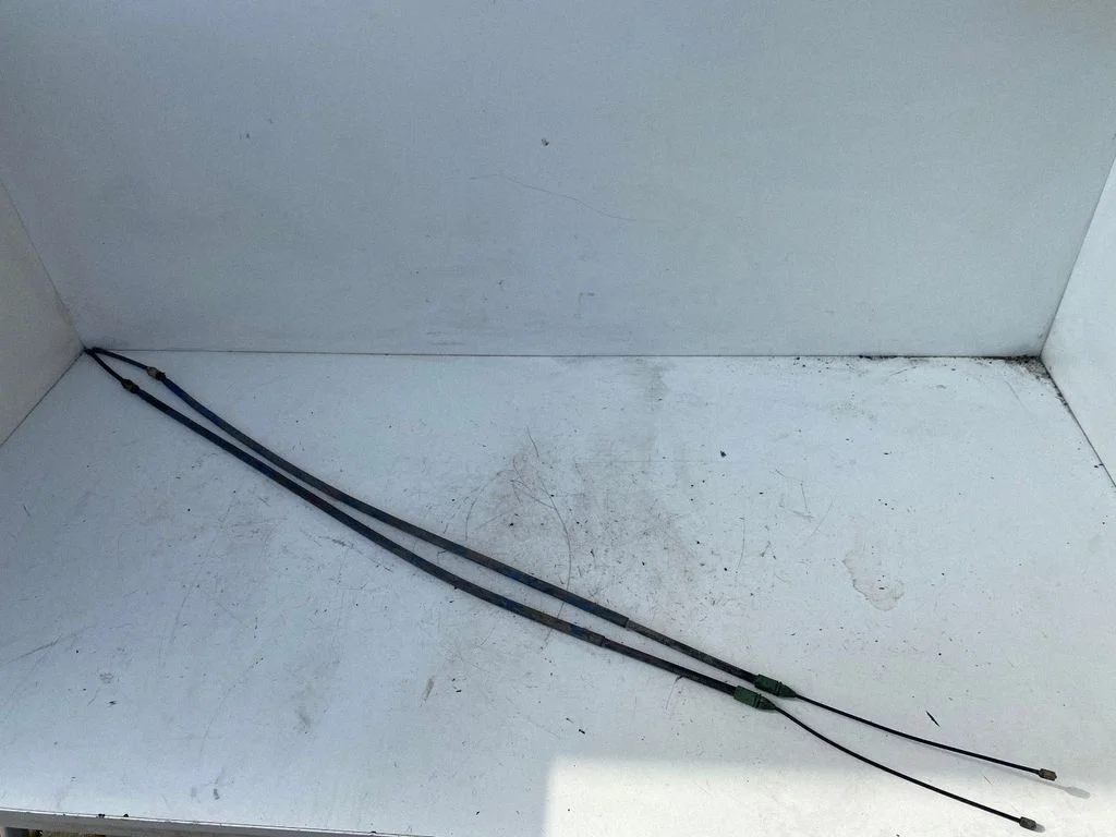 Handbrake/parking brake wiring cable