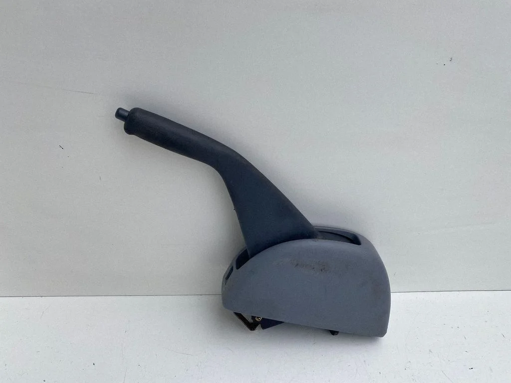 Handbrake/parking brake lever assembly