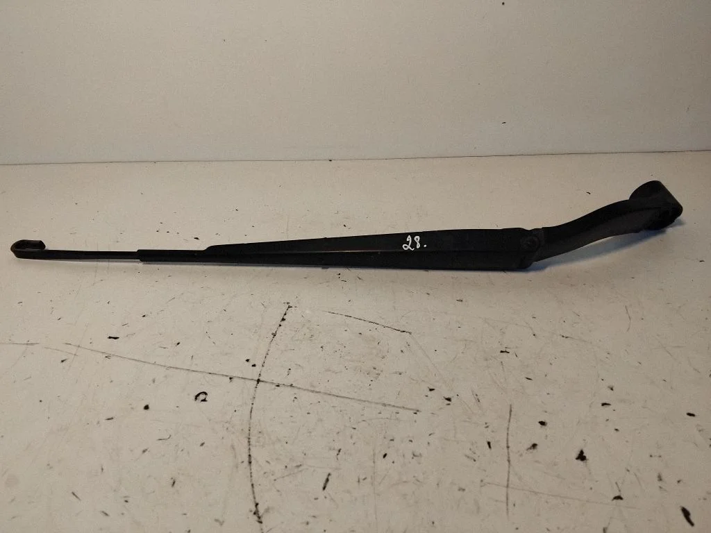 Front wiper blade arm C521B3LD