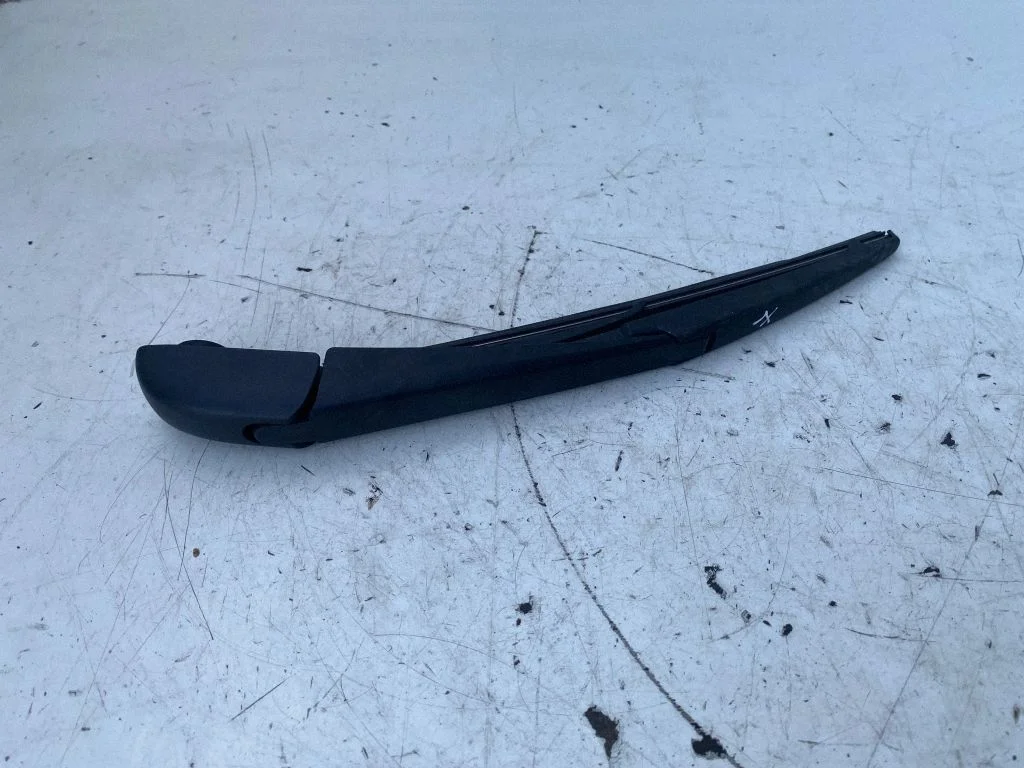 Rear wiper blade – Toyota RAV 4 (XA40) (2012-2018)