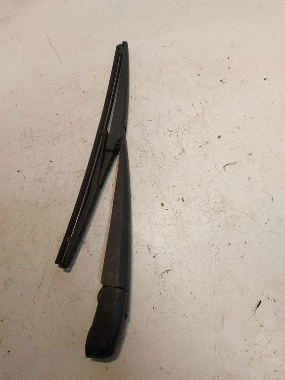 Rear wiper blade – Toyota RAV 4 (XA20) (2000-2005)