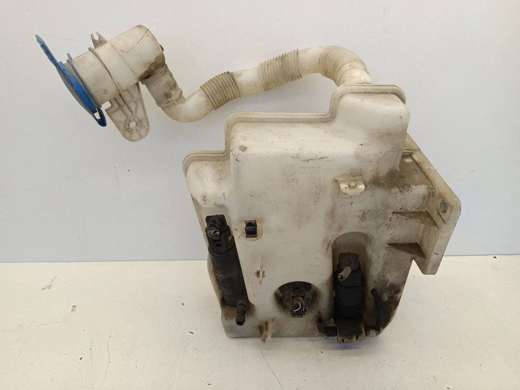 Windshield washer fluid reservoir/tank – Volkswagen Golf Plus (2005-2013)