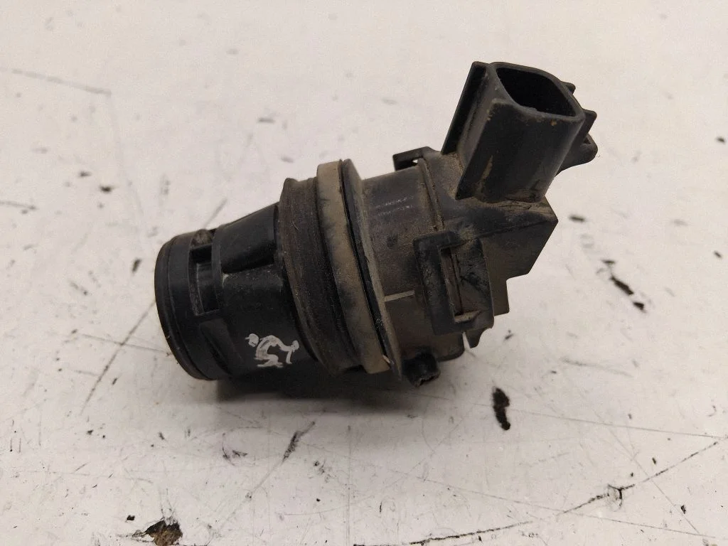 Klaasipesuvedeliku pump (klaaside) – Toyota RAV 4 (XA30) (2006-2016)