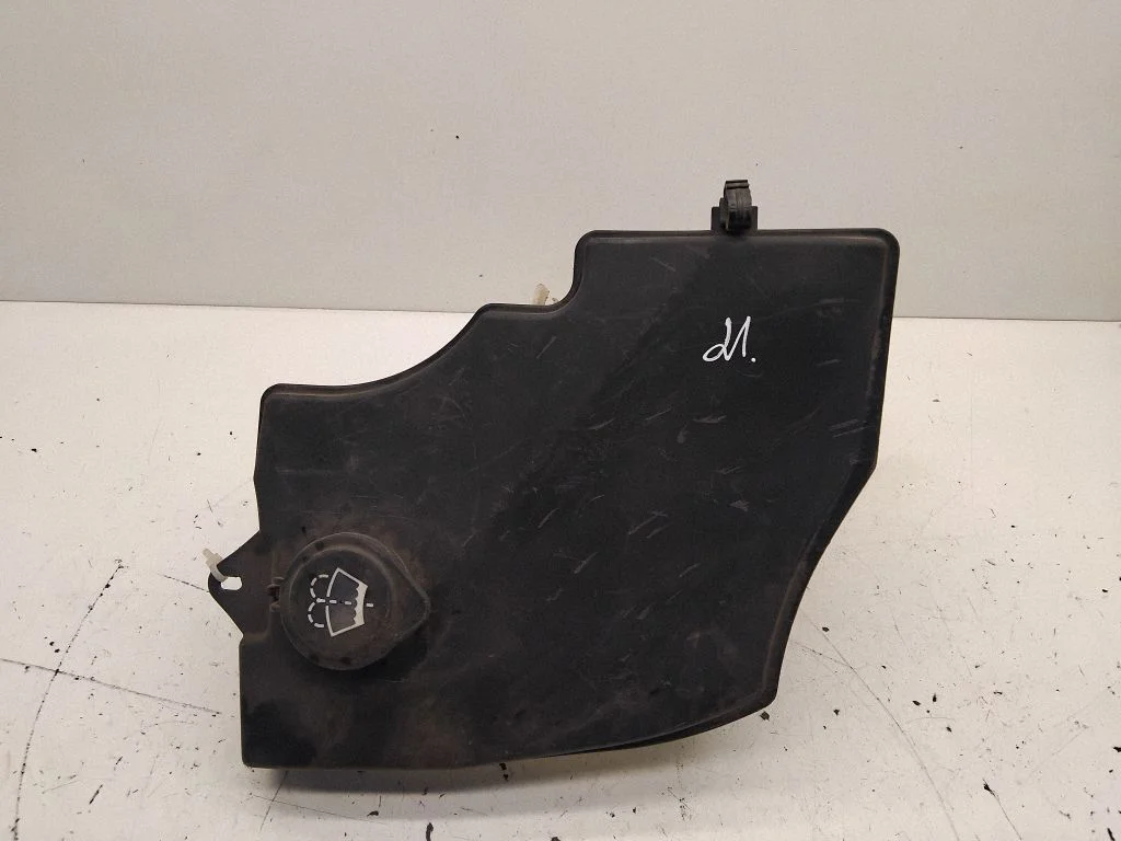 Windshield washer fluid reservoir/tank 61663403212