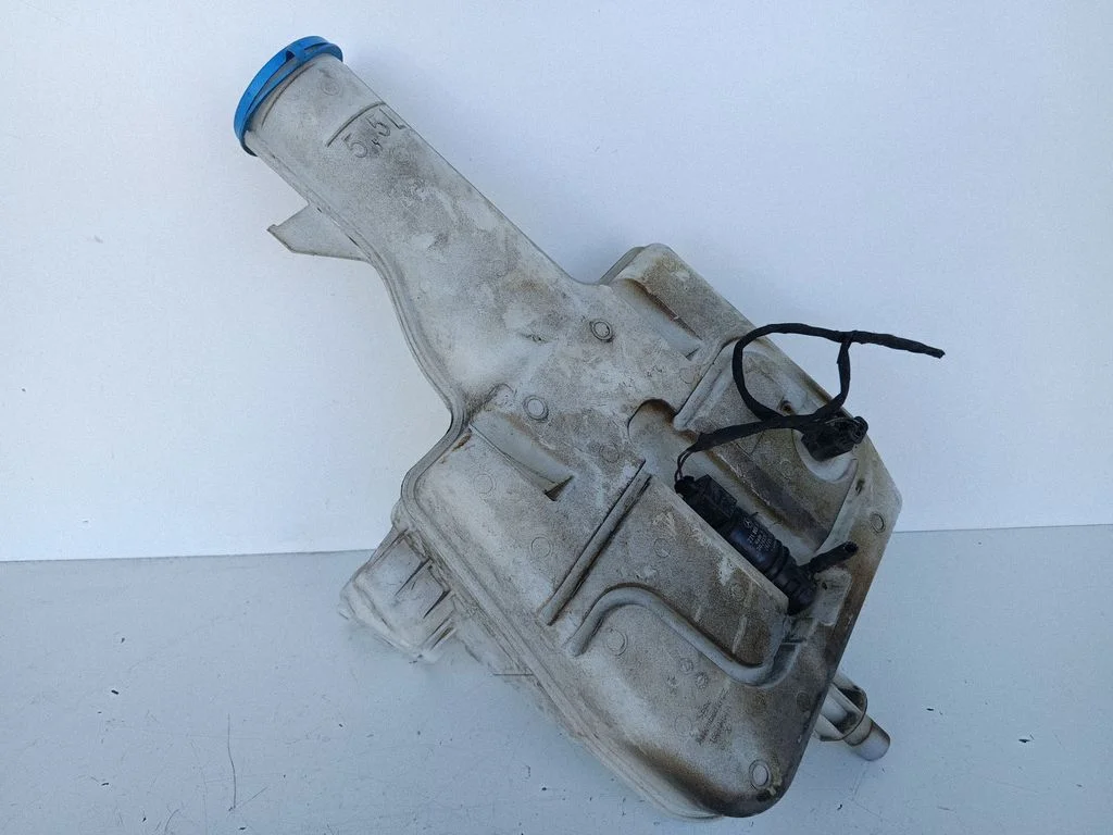 Windshield washer fluid reservoir/tank – Mercedes-Benz Sprinter W907 W910 (2018-)