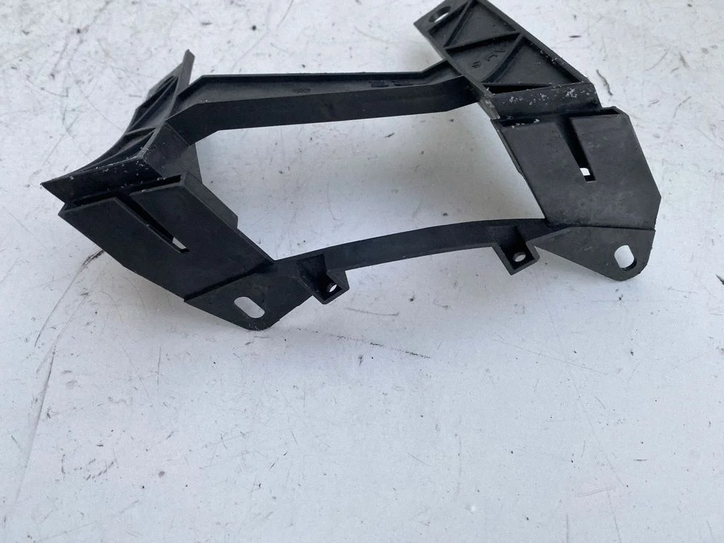 Esitule kinnitusklamber – Volkswagen Transporter - Caravelle T5 (2003-2015)