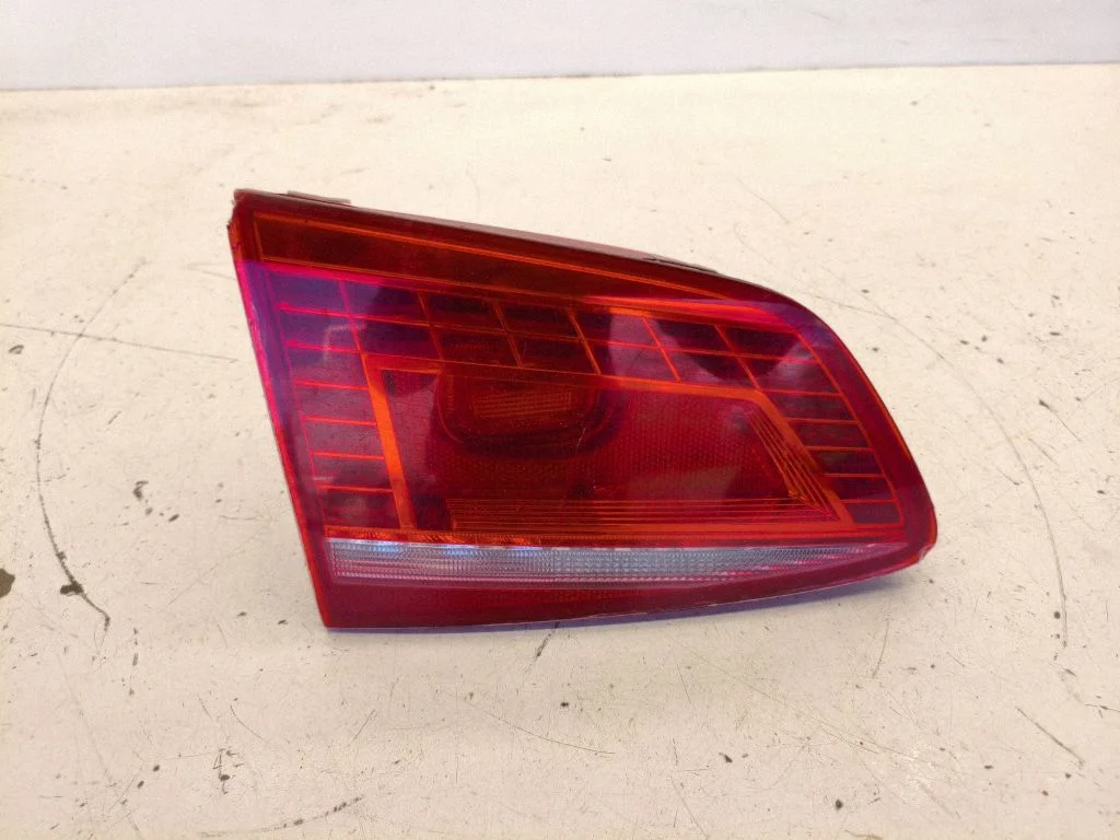Tailgate rear/tail lights 3AF945307