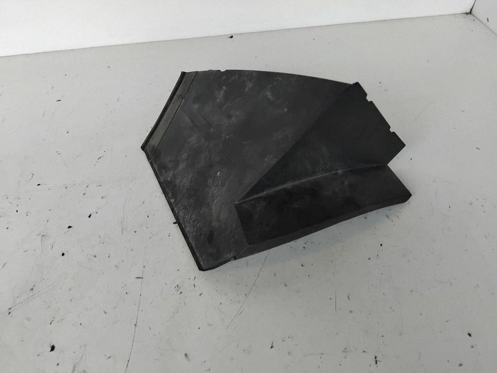 Aizmugurējā luktura apdare (līstīte) 92402GI