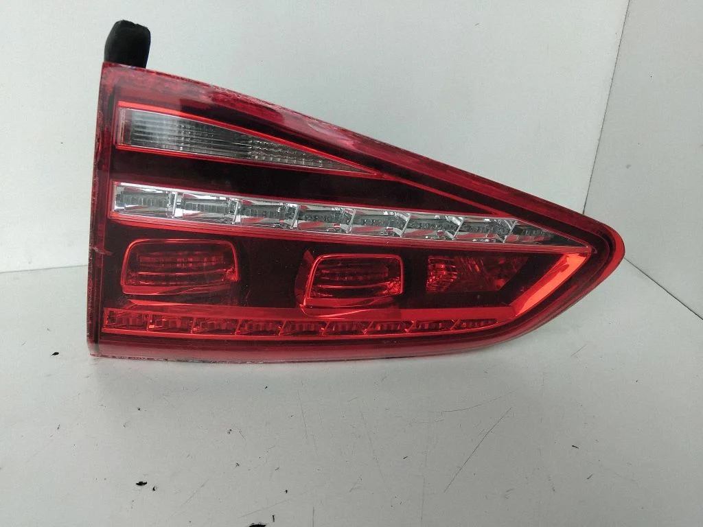 Aizmugurējais lukturis virsbūvē – Volkswagen e-Golf (2014-)