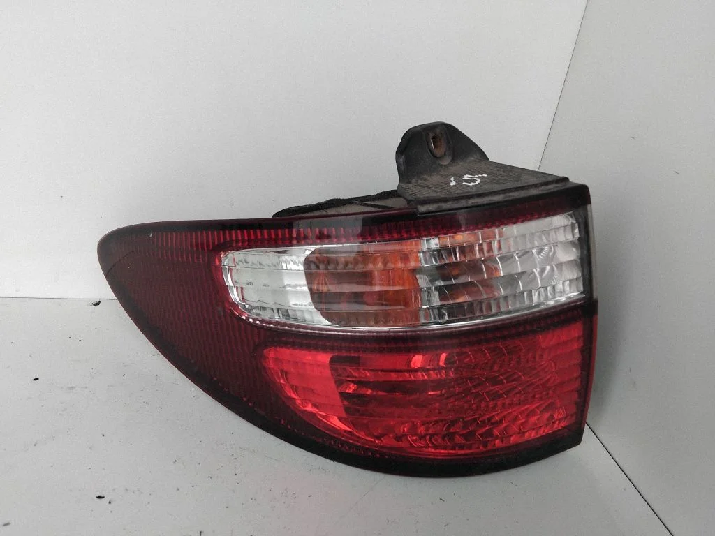 Rear/tail lights – left