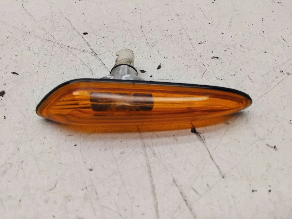 Front fender indicator light 4166L