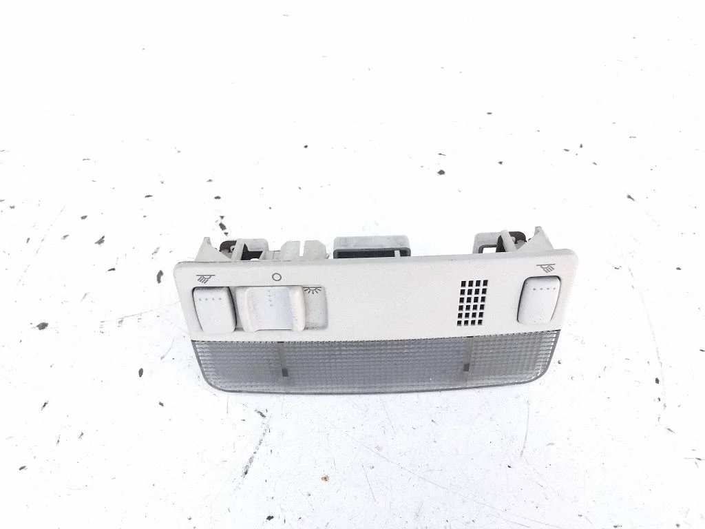 Esiistmete valgustustuli – Volkswagen Passat B5.5 (2001-2005)