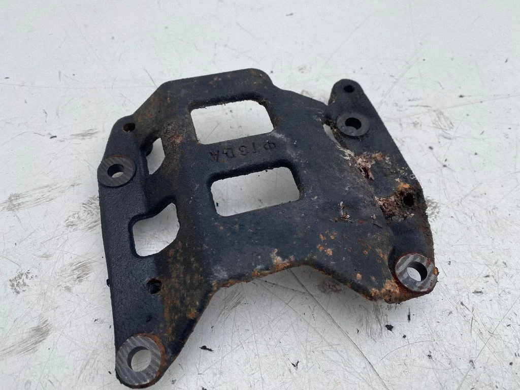 A/C compressor mount bracket 246260497