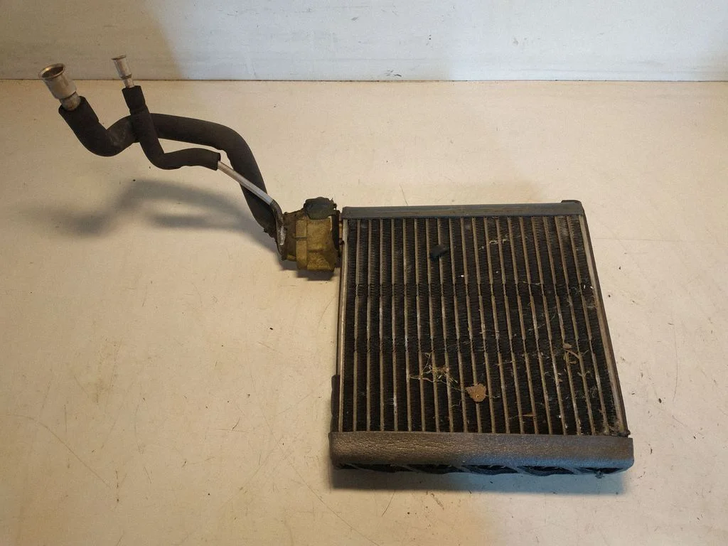 Gaisa kondicioniera radiators (salonā) 08C24A6733