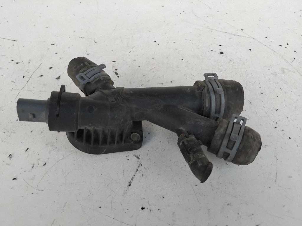 Thermostat/thermostat housing 03L121132AA