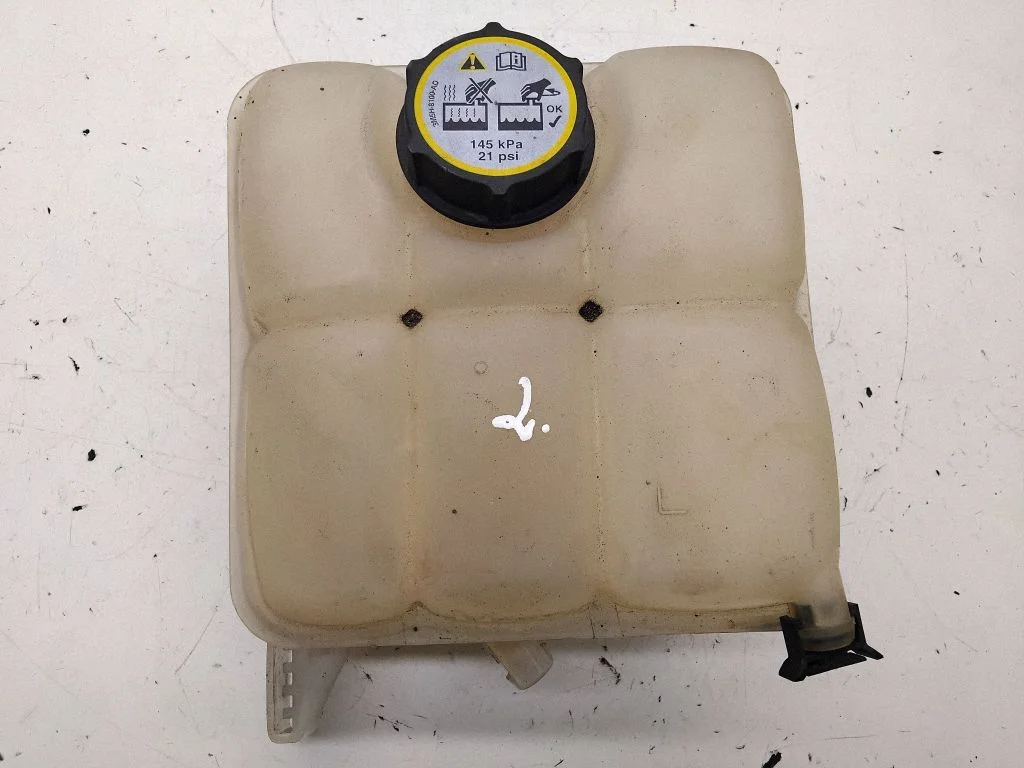 Coolant expansion tank/reservoir 8V618K218A