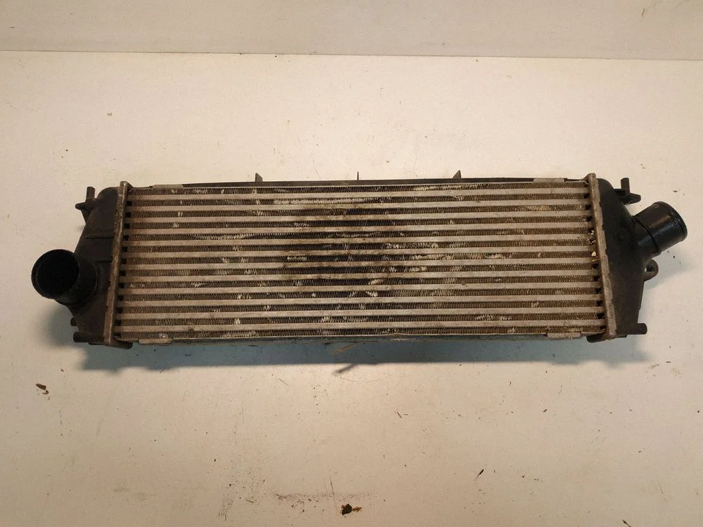 Vahejahuti radiaator – Opel Vivaro (2001-2014)