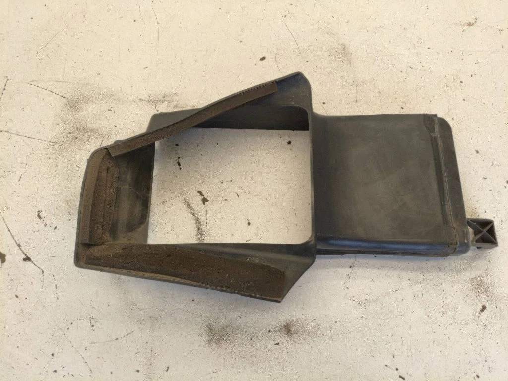 Intercooler air guide/duct channel BM518121AF