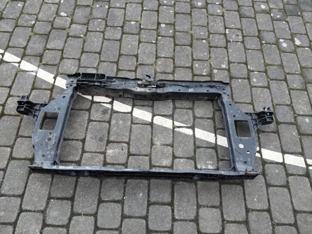 Radiatoru panelis 64101C8000