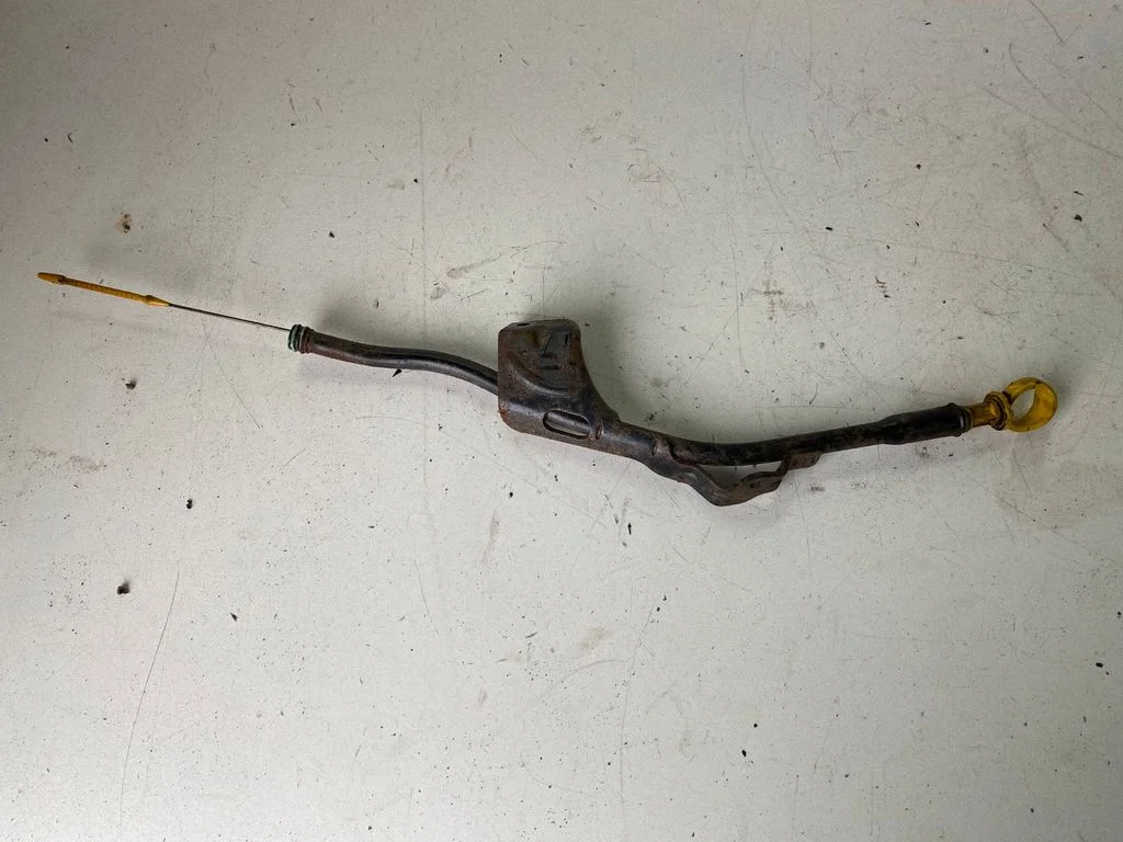 Oil level dip stick – Ford Focus (2010-2017)
