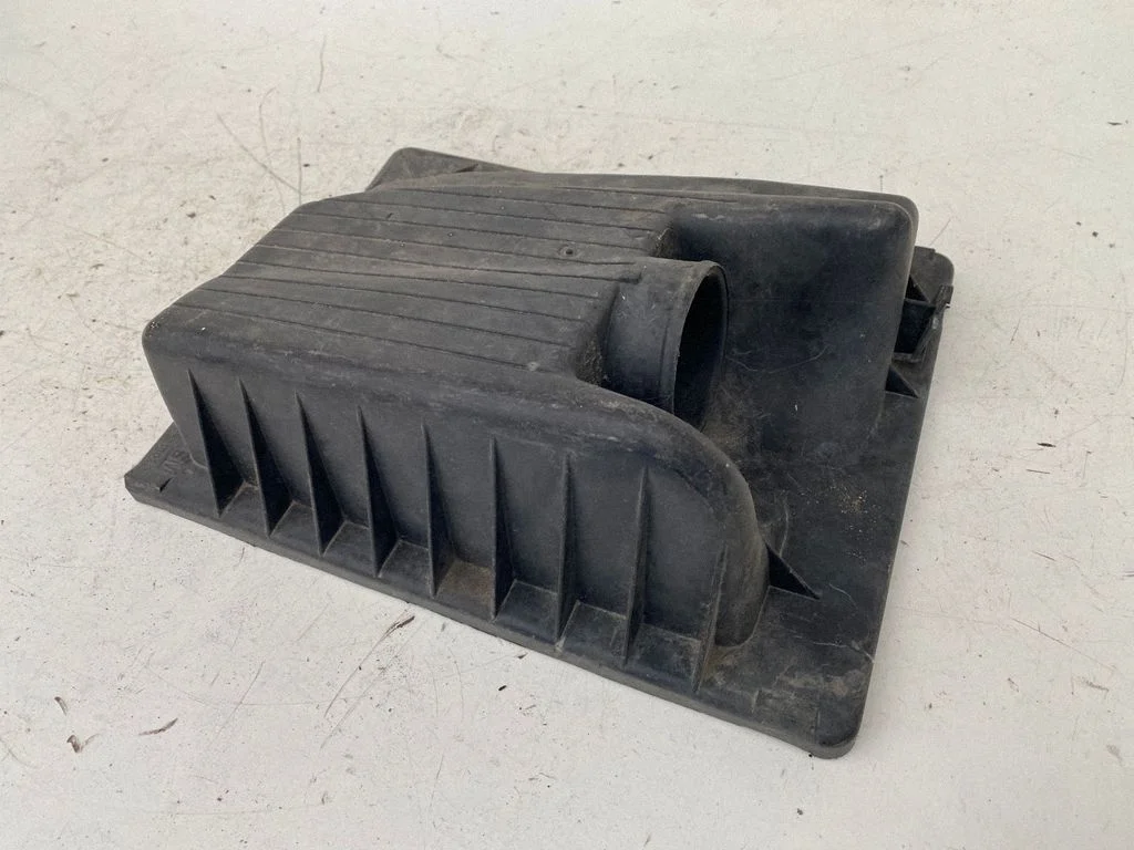 Air filter box cover 84113725