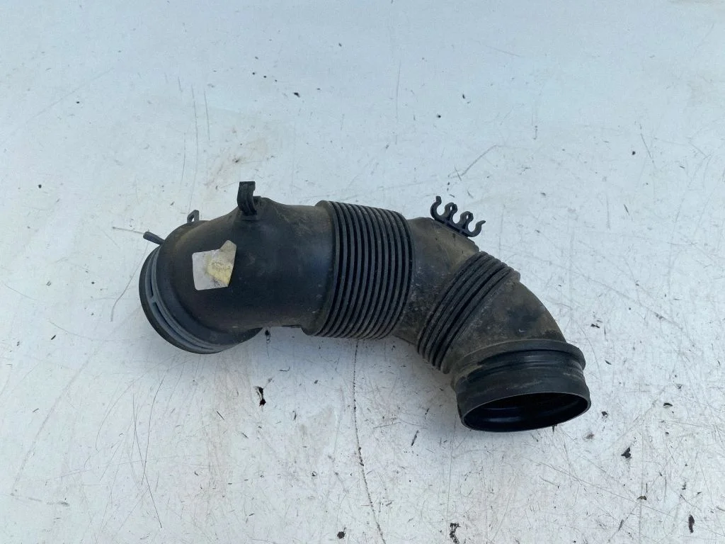 Turbo õhu sisselasketoru/ -voolik 5Q0129654H