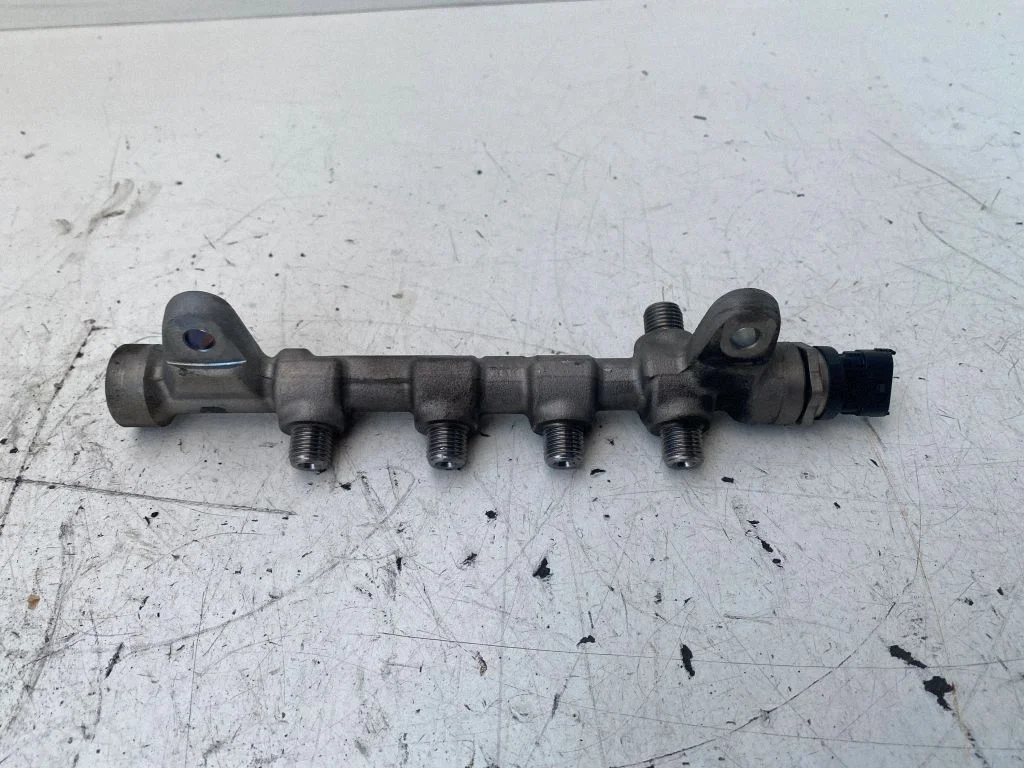 Fuel main line pipe 55576177
