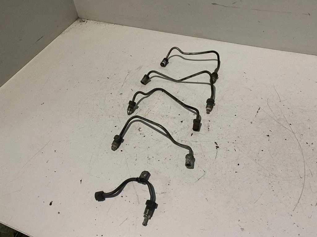 Fuel injector supply line/pipe