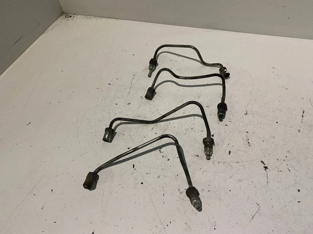 Fuel injector supply line/pipe