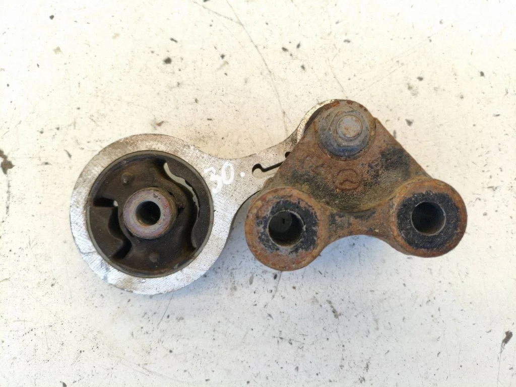 Engine mount bracket