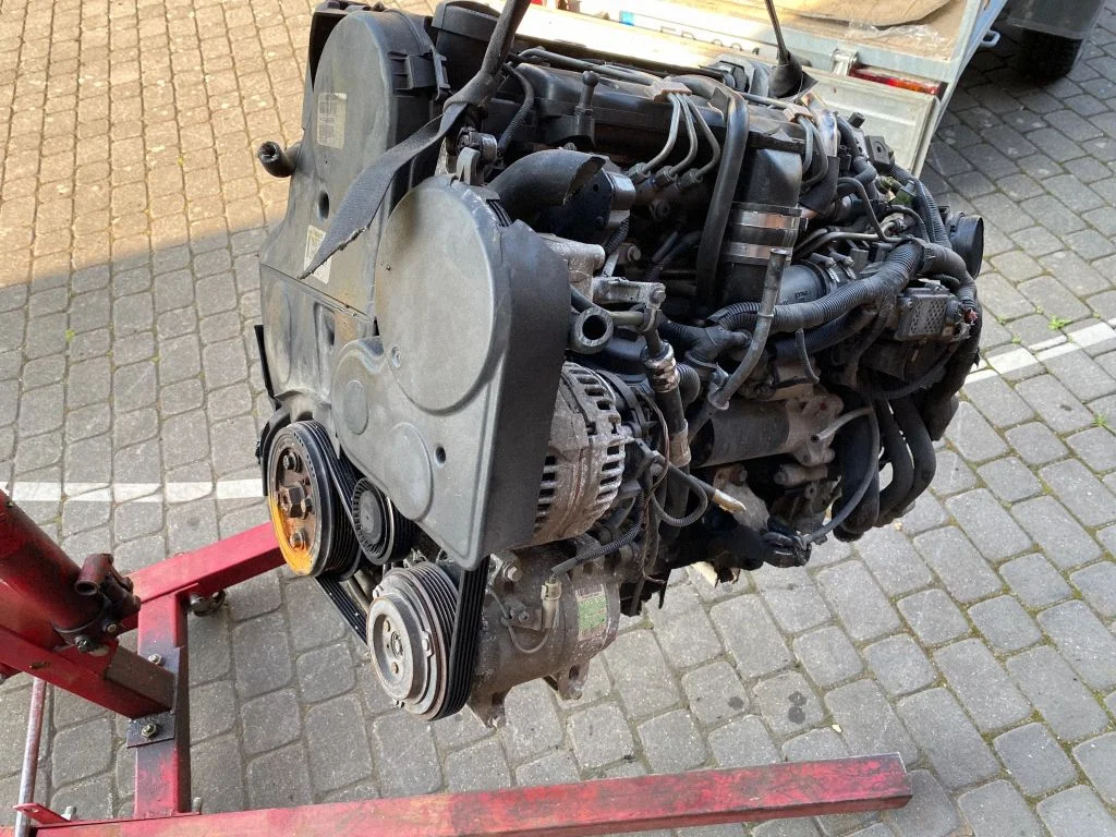 Dzinējs D5244T