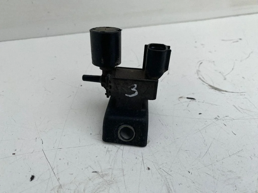 Vacuum valve – Toyota Corolla Verso E121 (2001-2004)