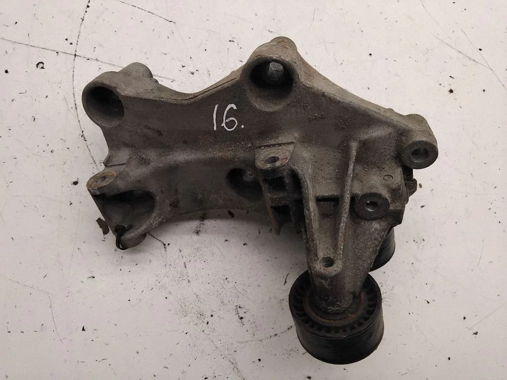Generator/alternator bracket – Renault Scenic III - Grand scenic III (2009-2016)