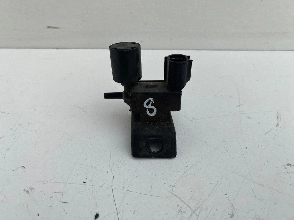 Vacuum valve – Toyota Corolla Verso E121 (2001-2004)