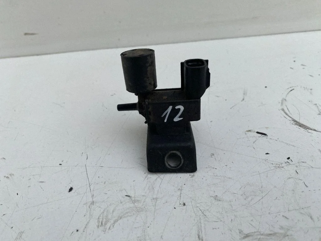 Vacuum valve – Toyota Corolla Verso E121 (2001-2004)