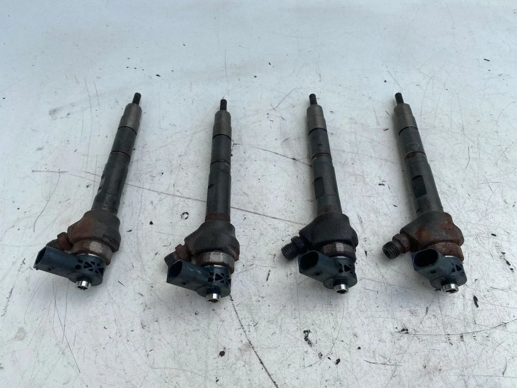 Pihustite (düüside) komplekt 04L130277AJ