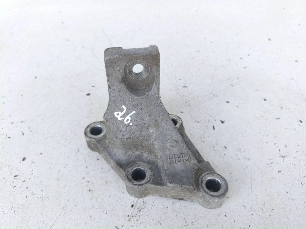 Engine mounting bracket