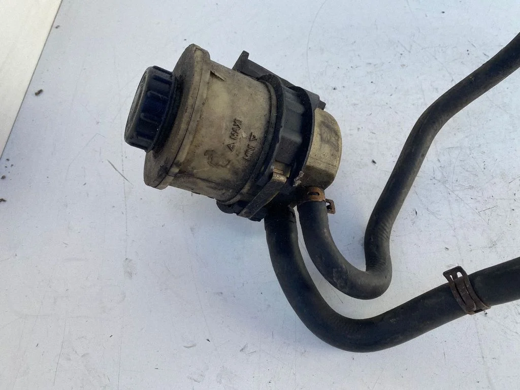 Roolivõimendi vedelikupaak 7700795347
