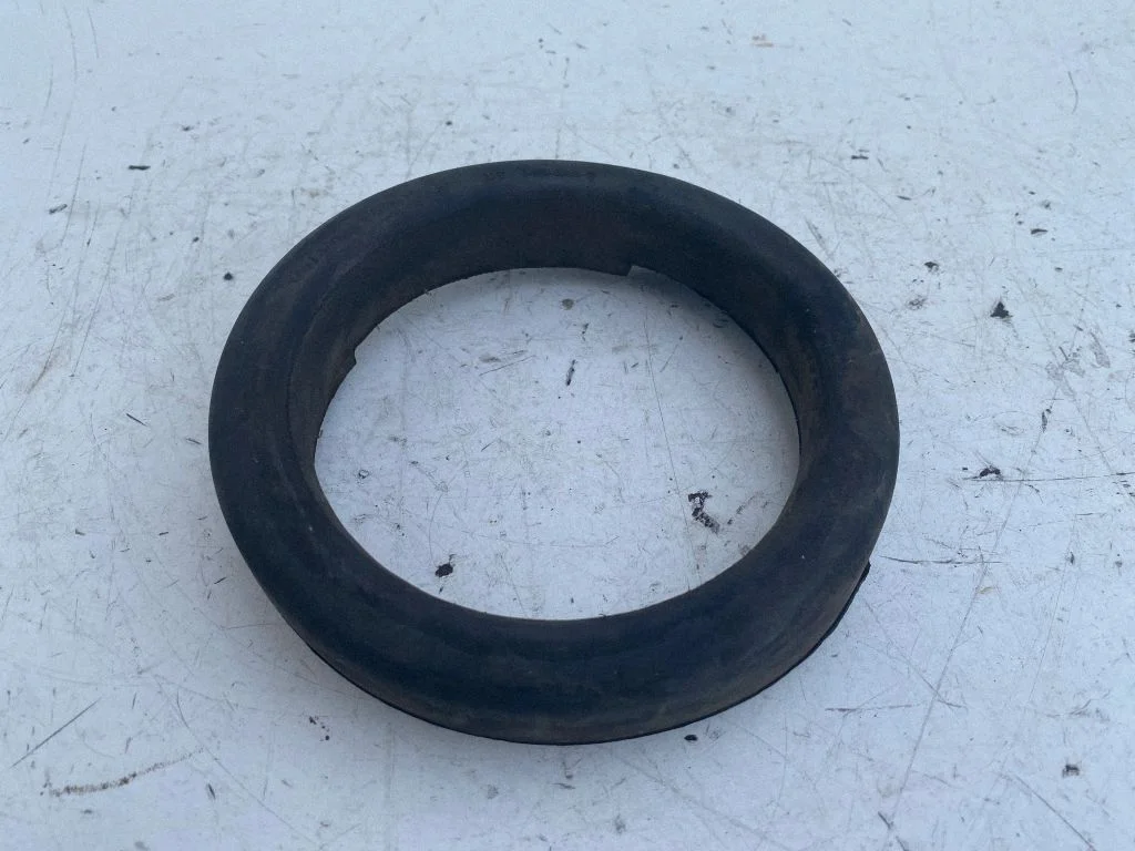 Front coil spring rubber mount – Volvo V70 (2000-2004)