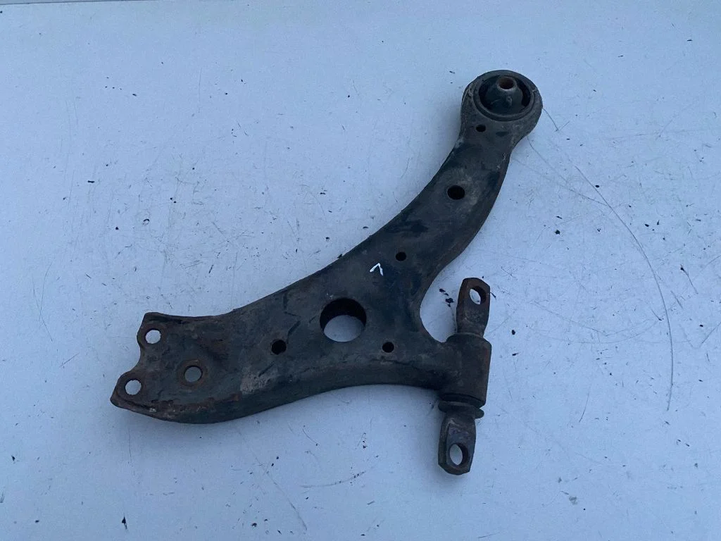 Front lower control arm/wishbone – left