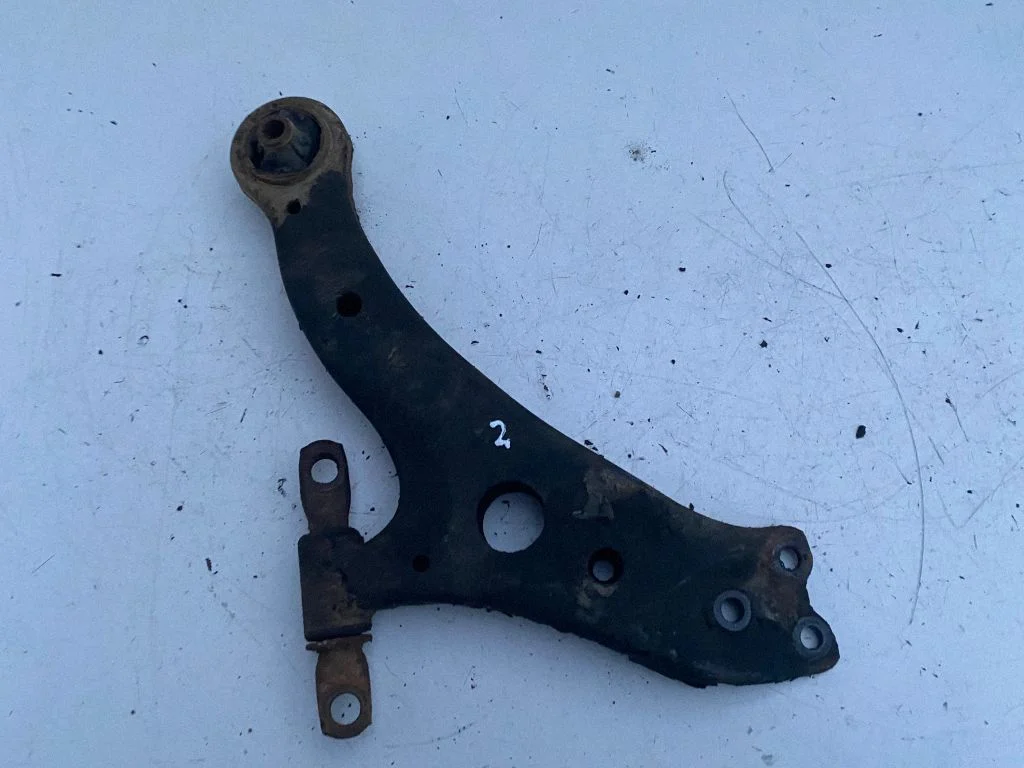 Front lower control arm/wishbone – left
