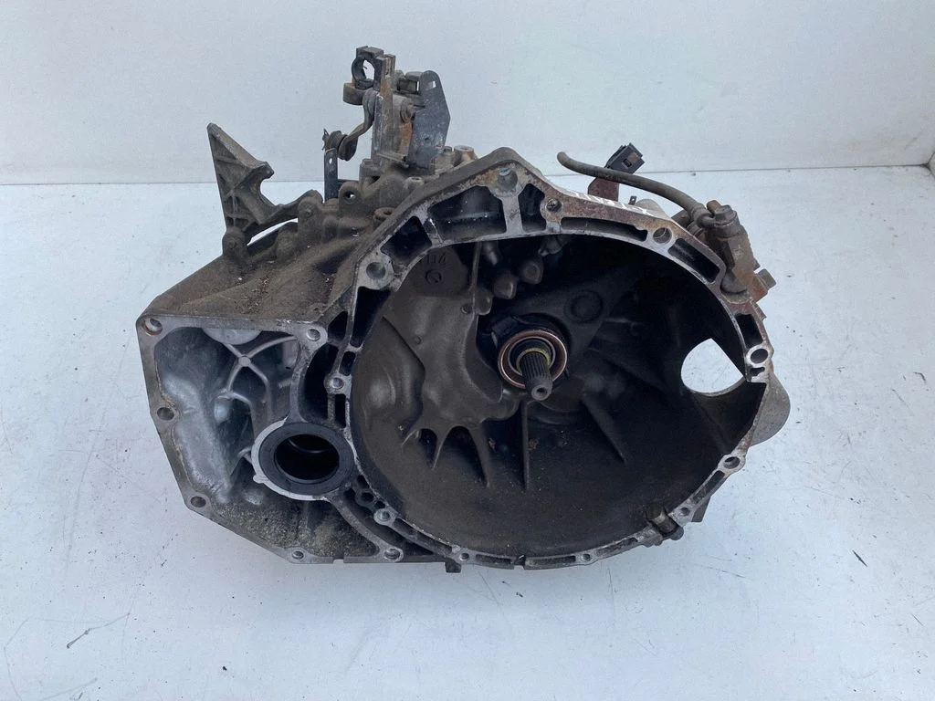 Manual 6 speed gearbox – Nissan X-Trail T30 (2001-2007)